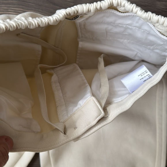 Uniqlo emits ivory high waisted stretchy oversized pants - Picture 3 of 10
